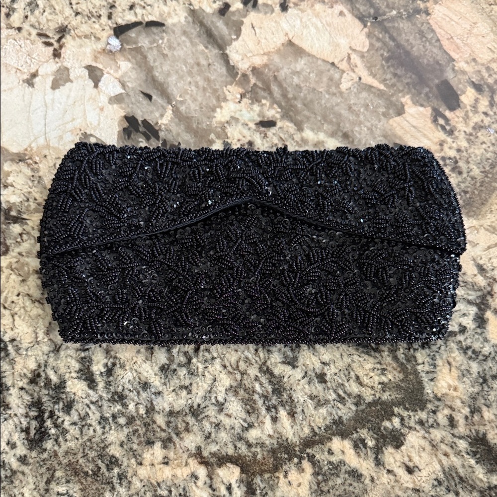 LA REGALE LTD BLACK BEADED CLUTCH PURSE, VERY NICE. HONG KONG, SNAP CLOSURE